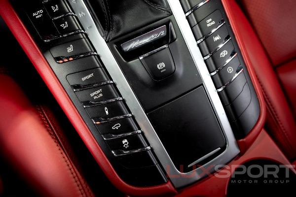 Used 2017 Porsche Macan Turbo w/Performance Package | Woodbury, NY