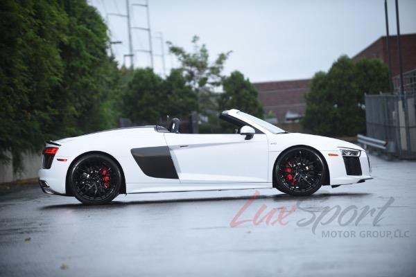 Used 2017 Audi R8 5.2 quattro V10 Spyder | Woodbury, NY