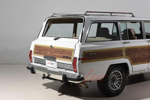 Used 1989 Jeep Grand Wagoneer  | Woodbury, NY